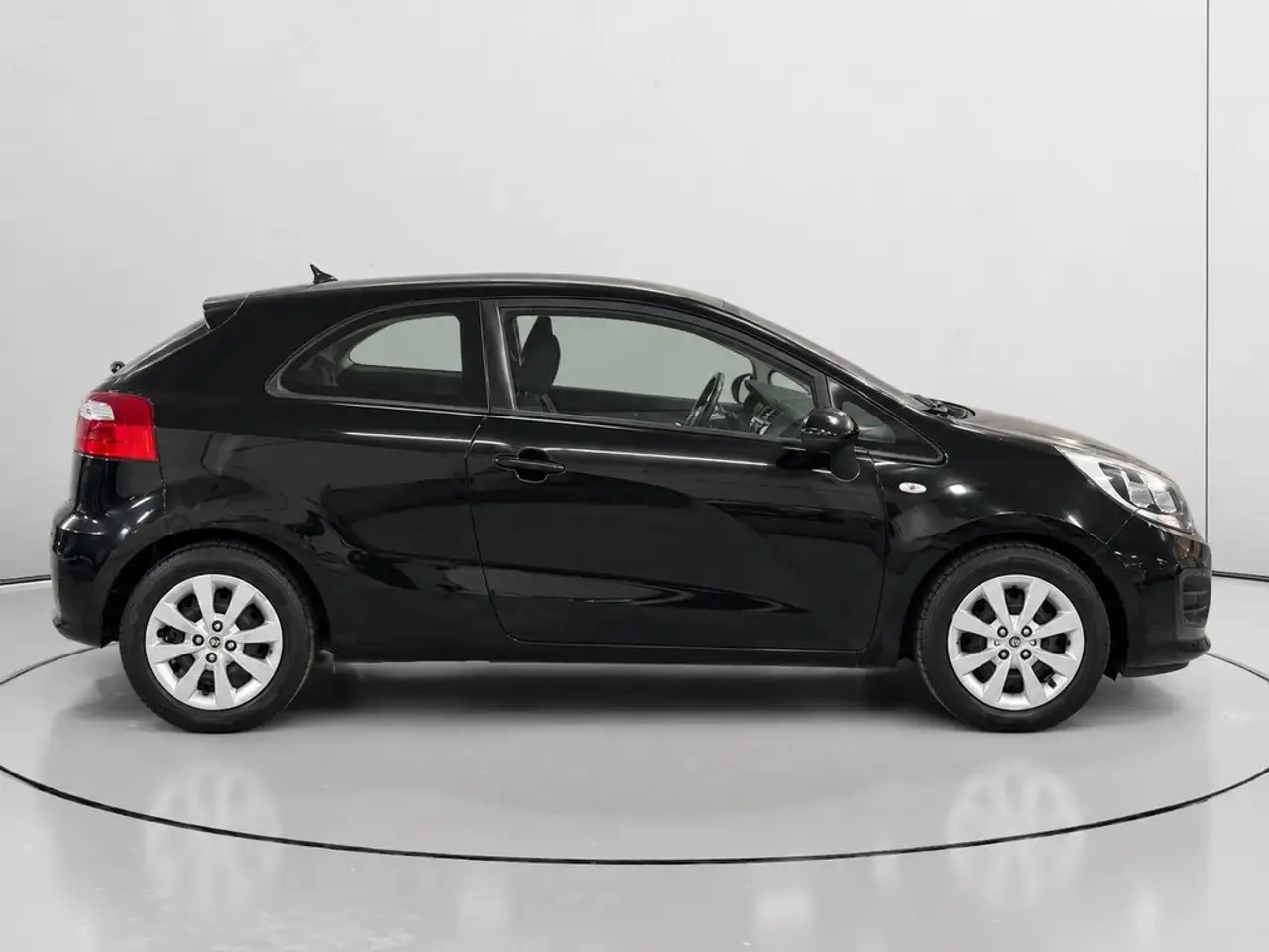 2015 Kia Rio 1.2 CVVT Concept, photograph 2
