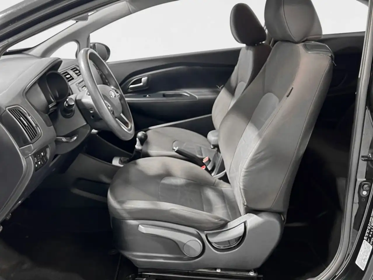 2015 Kia Rio 1.2 CVVT Concept, photograph 11