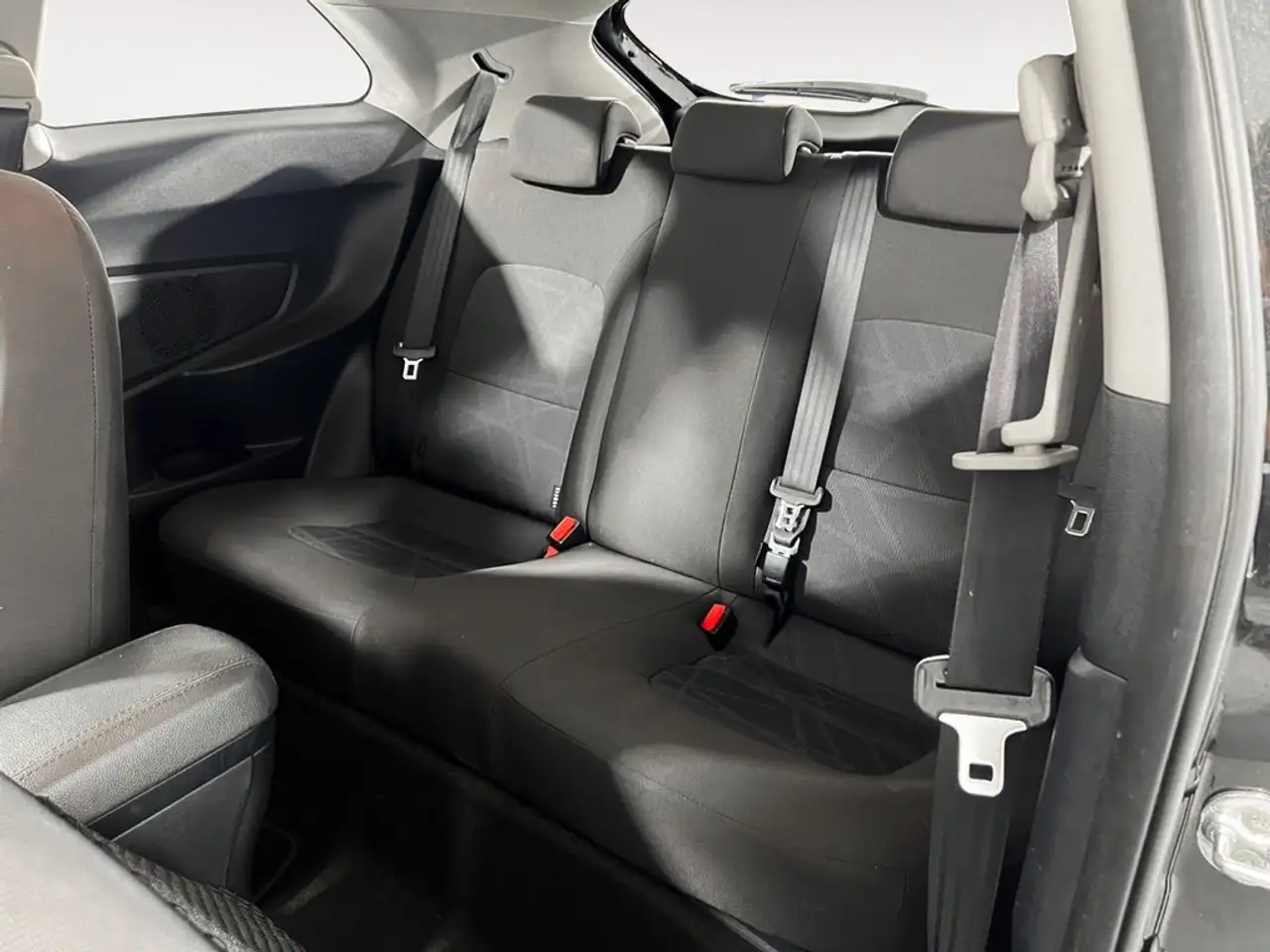 2015 Kia Rio 1.2 CVVT Concept, photograph 12
