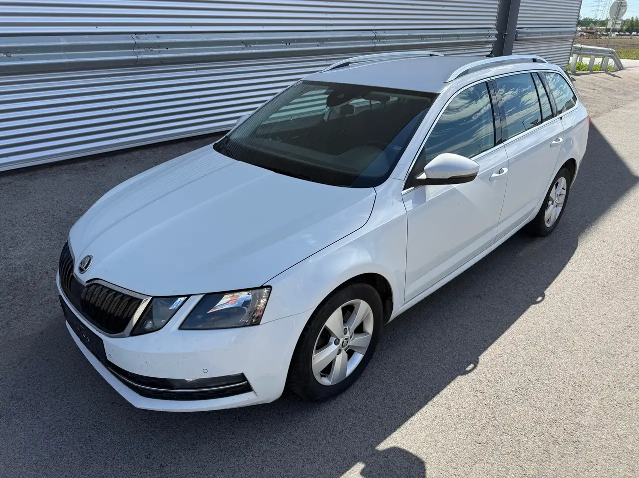 Skoda Octavia Kombi 2,0 TDI Style Limited DSG ID:42 — photo 1 of 10