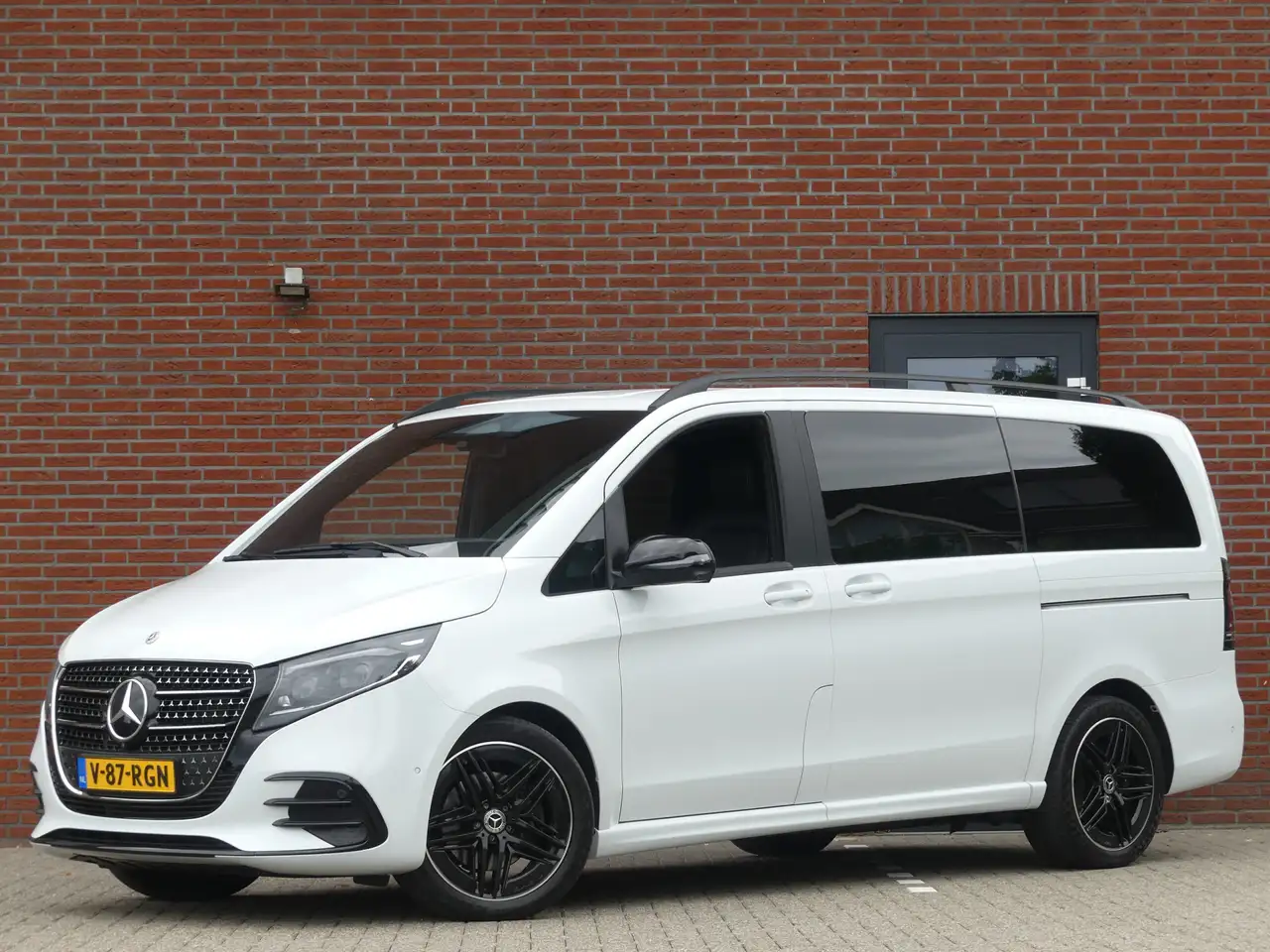Mercedes-Benz V 220 220D Lang Dubbel Cabine LED/LEER/Trekhaak/Burmeste — photo 1 of 35