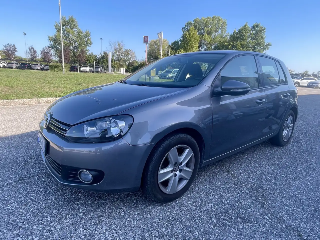 Volkswagen Golf Comfortline — photo 1 of 3