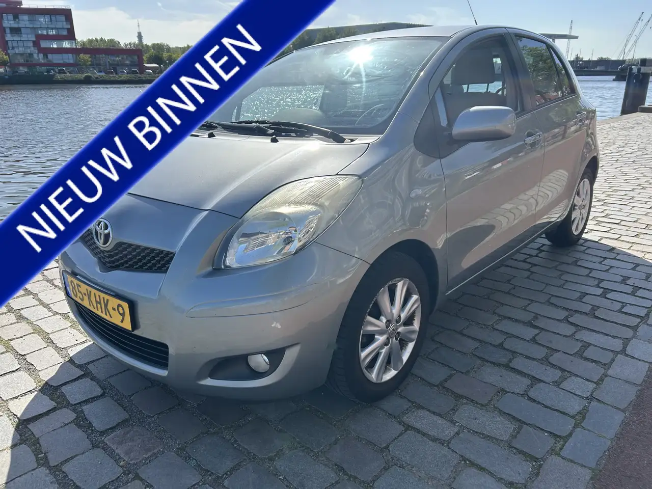 Toyota Yaris 1.3 VVTi Executive 5 deurs airco/ecc navigatie — photo 1 of 37