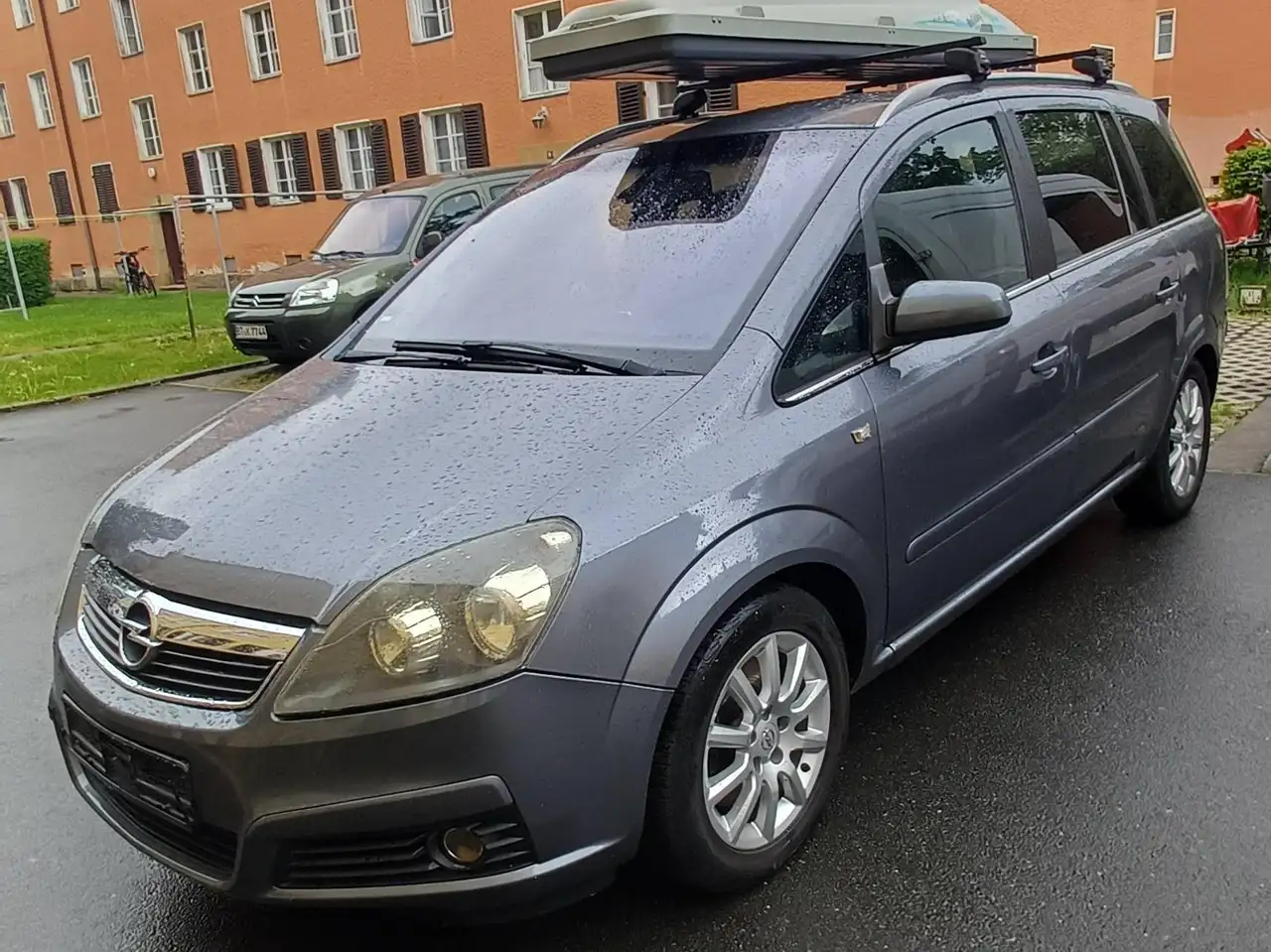 Opel Zafira Zafira Diesel 1.9 CDTI Edition — photo 1 of 8