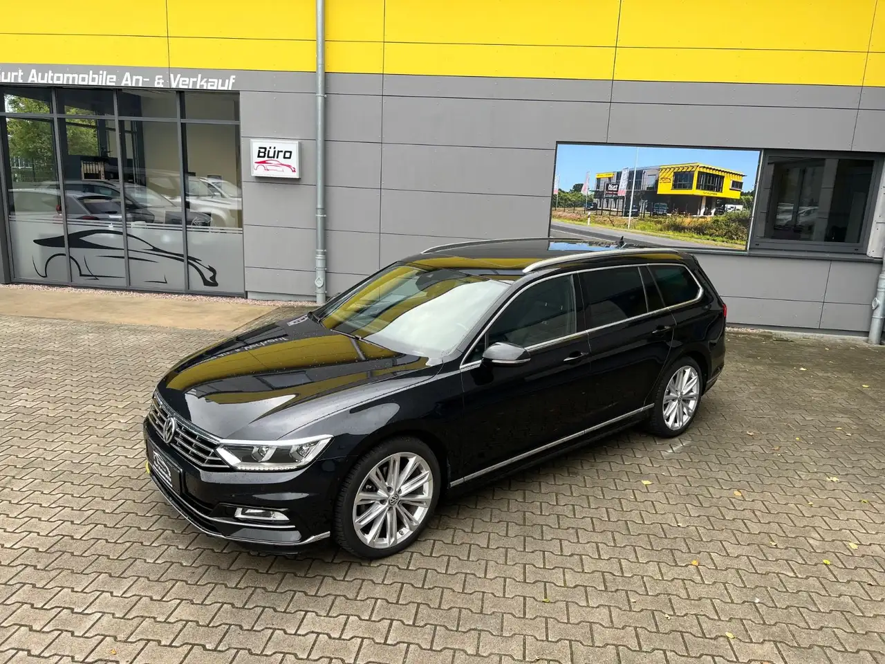Volkswagen Passat Variant Highline/R LINE/LEDER/PANO/ACC — photo 1 of 29