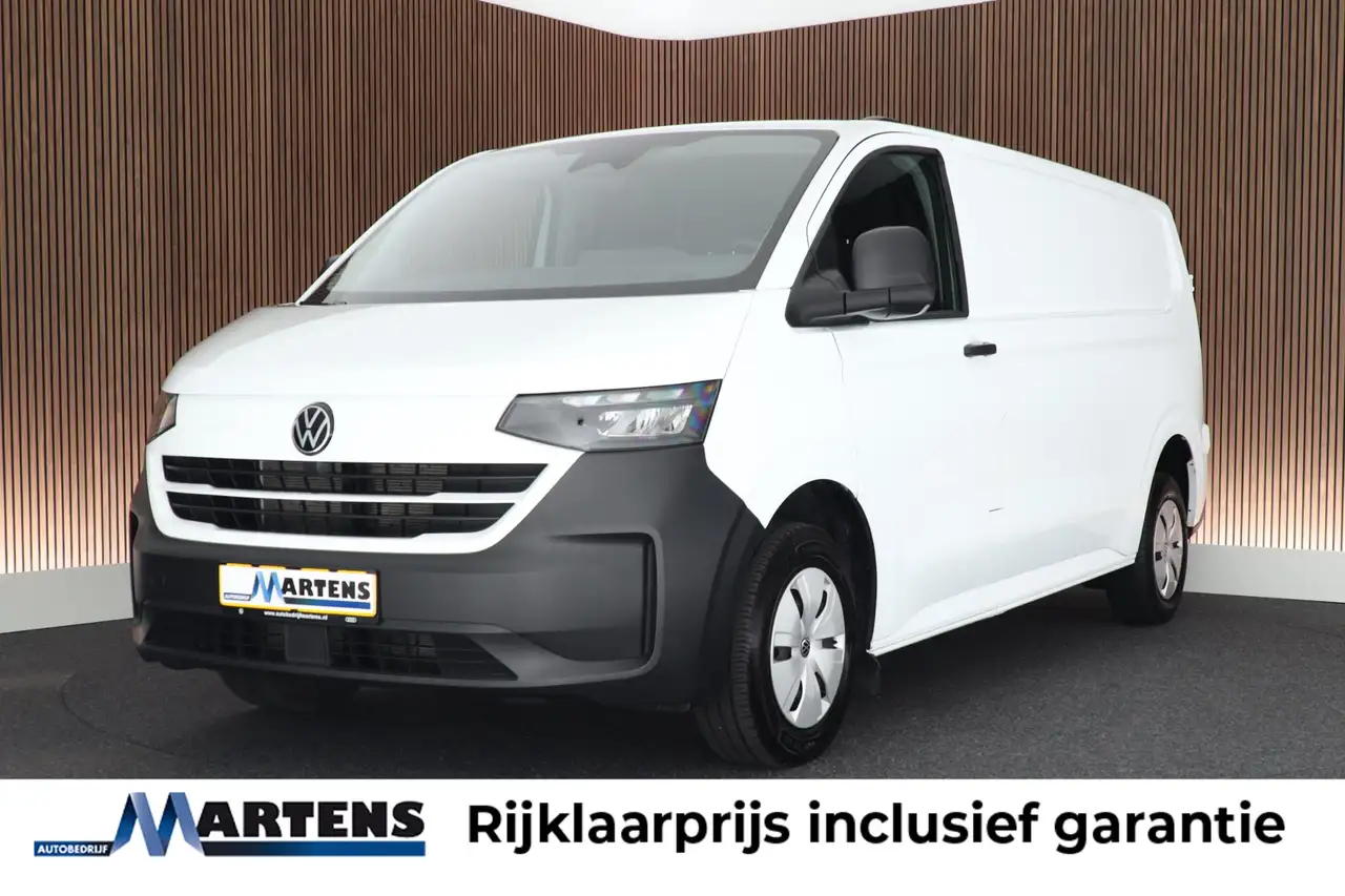 Volkswagen T7 Transporter 2.0 TDI 110pk L2H1 Life Incl. BPM! Parkeersensoren — photo 1 of 34