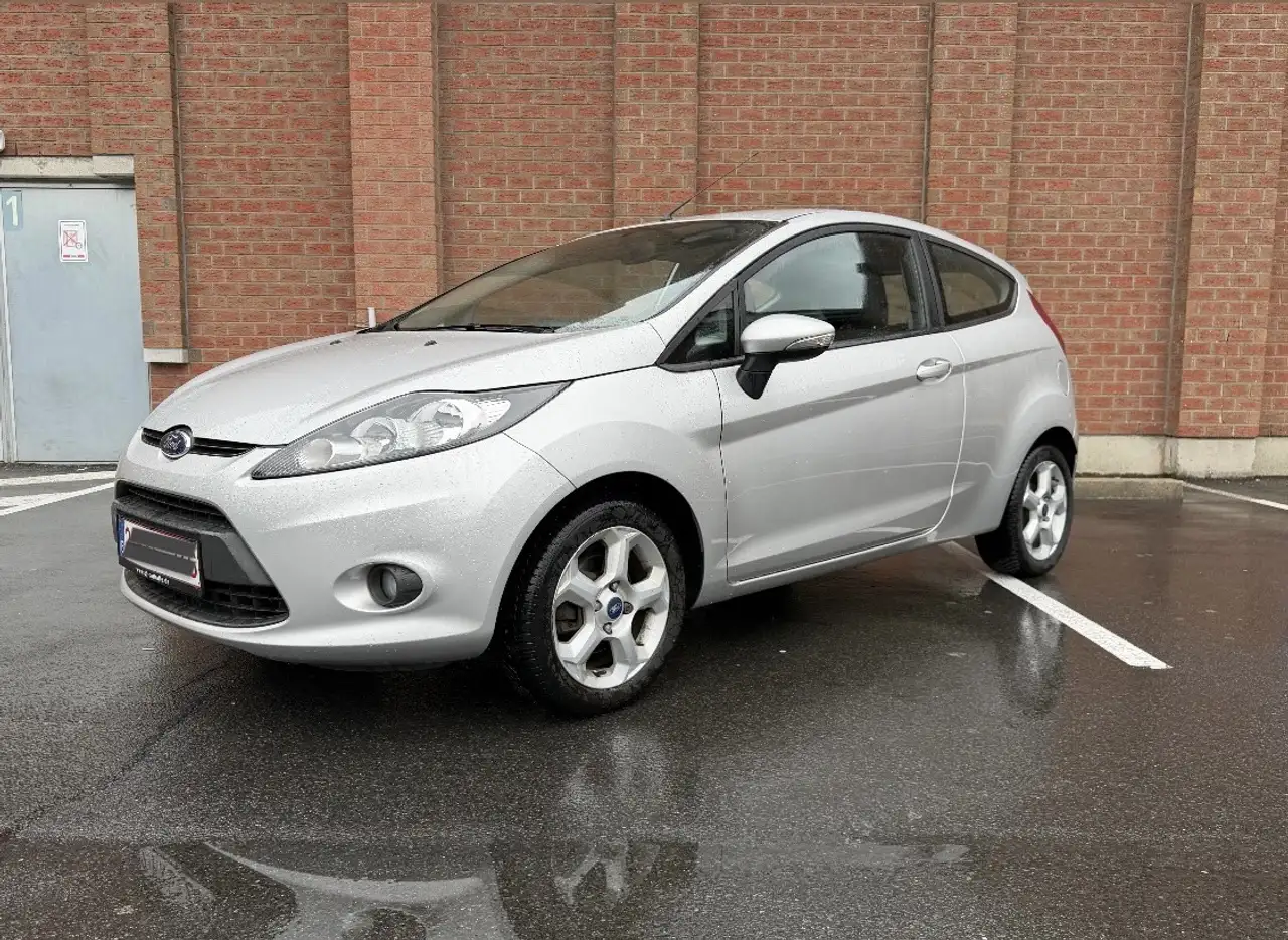 Ford Fiesta 1.25i Titanium — photo 1 of 9