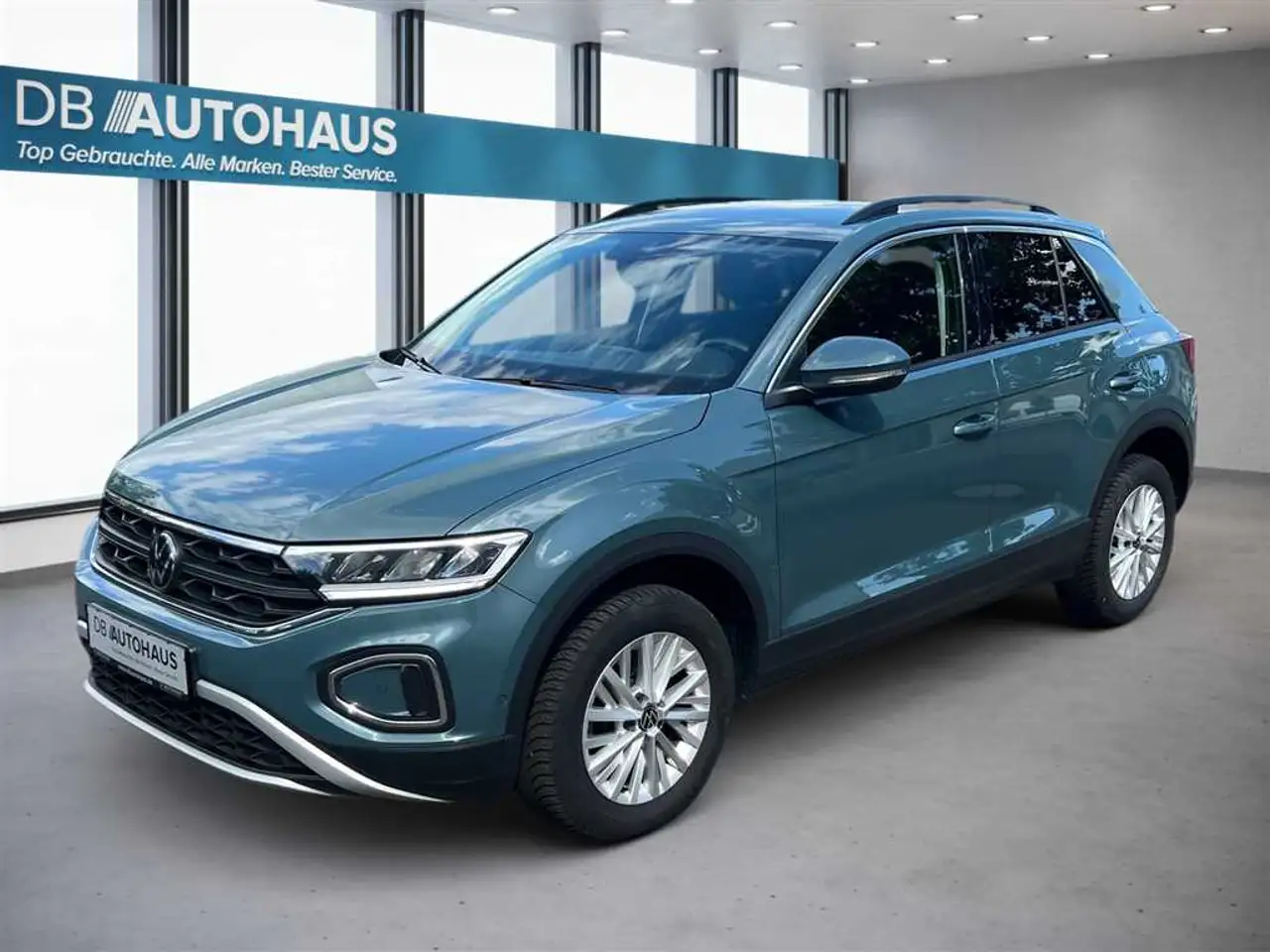 Volkswagen T-Roc Life 2.0 TDI DSG — photo 1 of 24