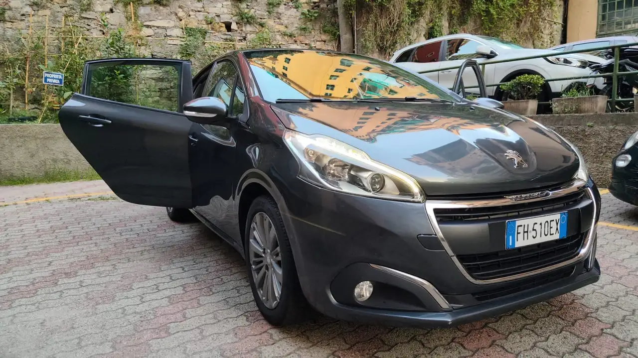Peugeot 208 5p 1.6 bluehdi Allure 75cv — photo 1 of 14