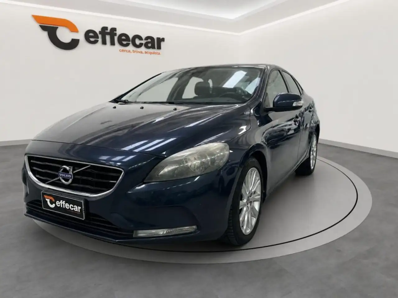 Volvo V40 D2 1.6 Summum — photo 1 of 15