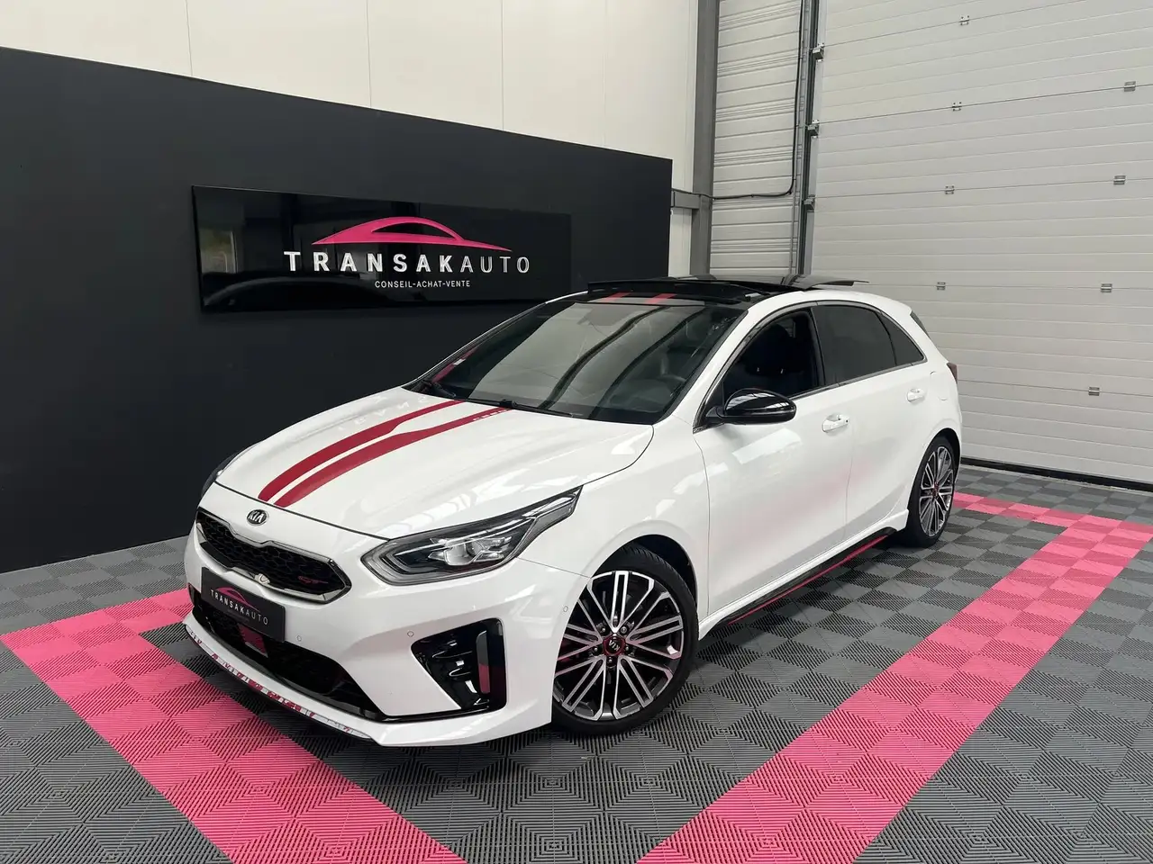 Kia Ceed / cee'd CEED GT ENTRETIEN TO CARPLAY ATTELAGE JBL SIEGES ET VOLANT CHAUFFANTS — photo 1 of 40