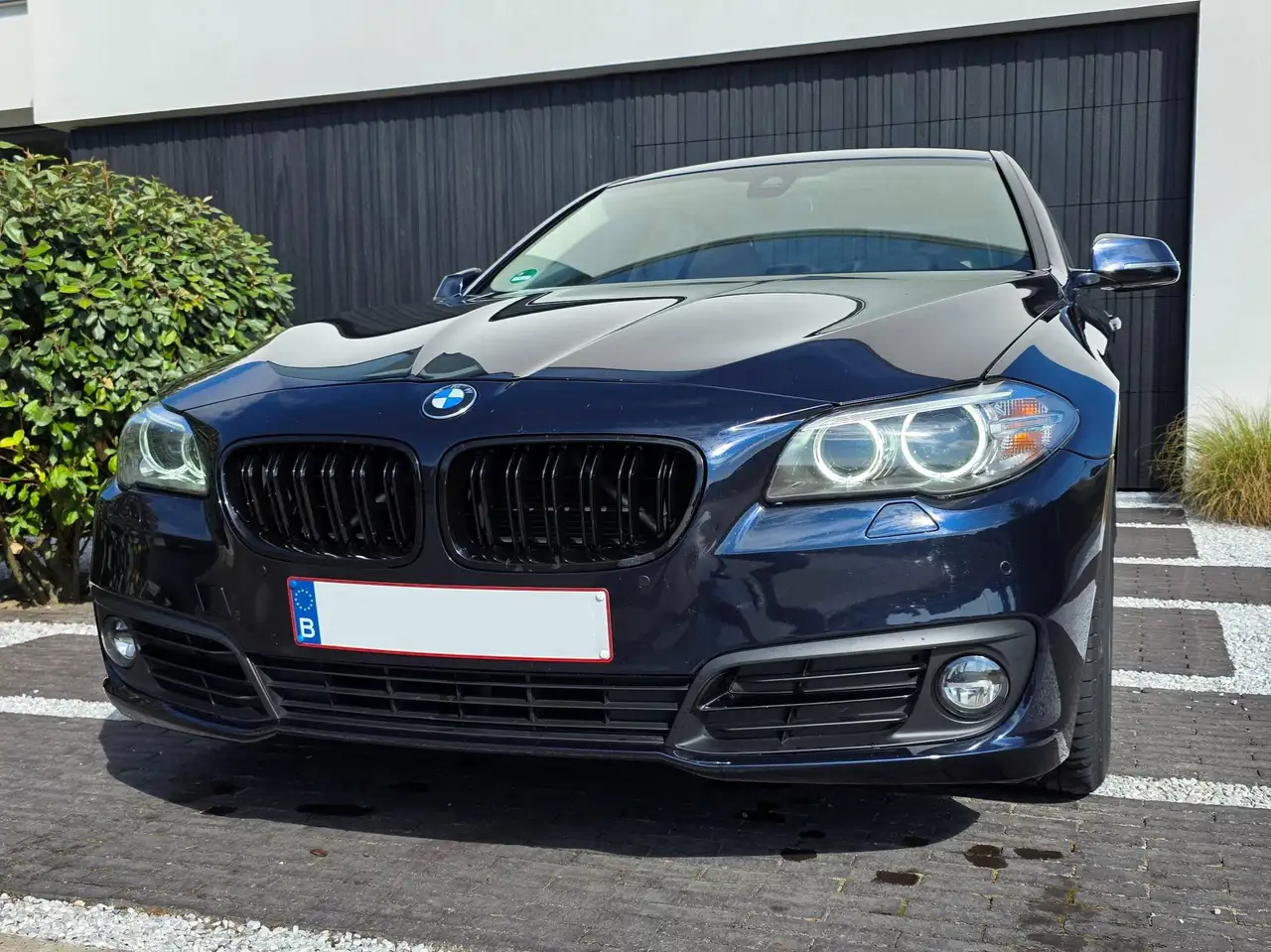BMW 518 Harman & kardon - Sportline - Shadowline - Trekhaak - Head-up — photo 1 of 15