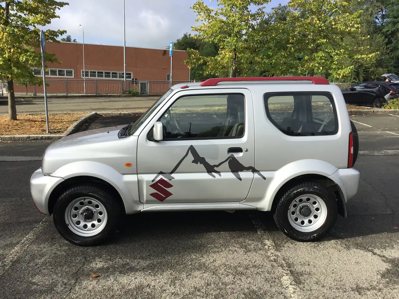 Suzuki Jimny 1.3 BENZINA JLX 4 WD — photo 1 of 13