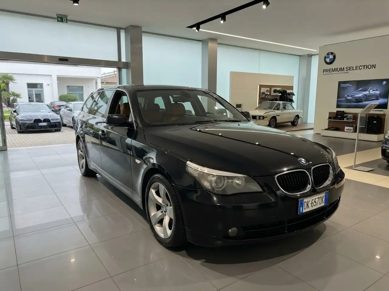 BMW 530 530d Touring Titanium — photo 1 of 4