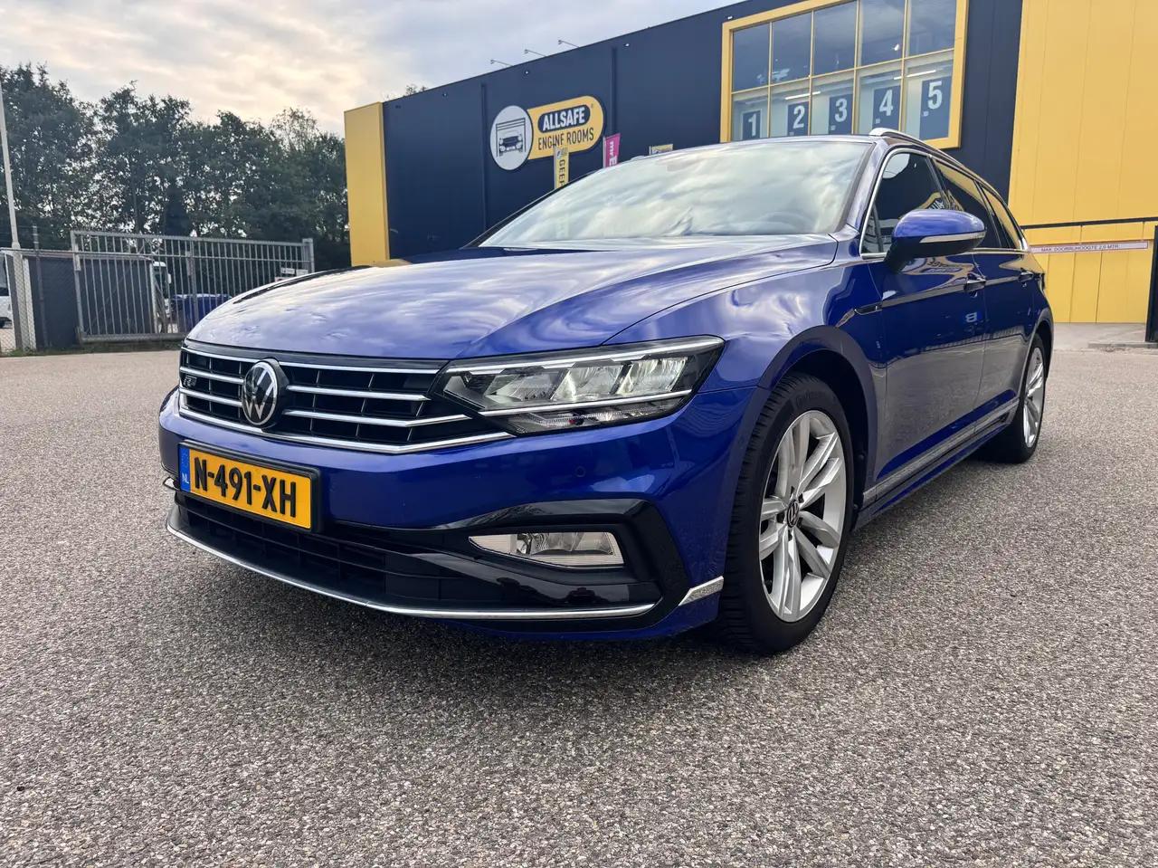 Volkswagen Passat Passat 1.5 TSI R-Line VOL opties — photo 1 of 11