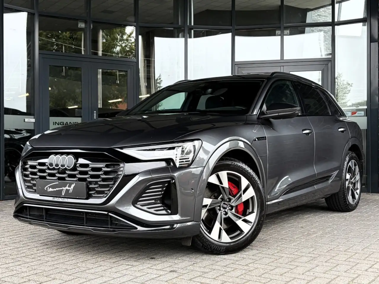 Audi Q8 e-tron 50 QUATTRO S 95 KWH - S-LINE - PANO - TREKH. - ORG — photo 1 of 31