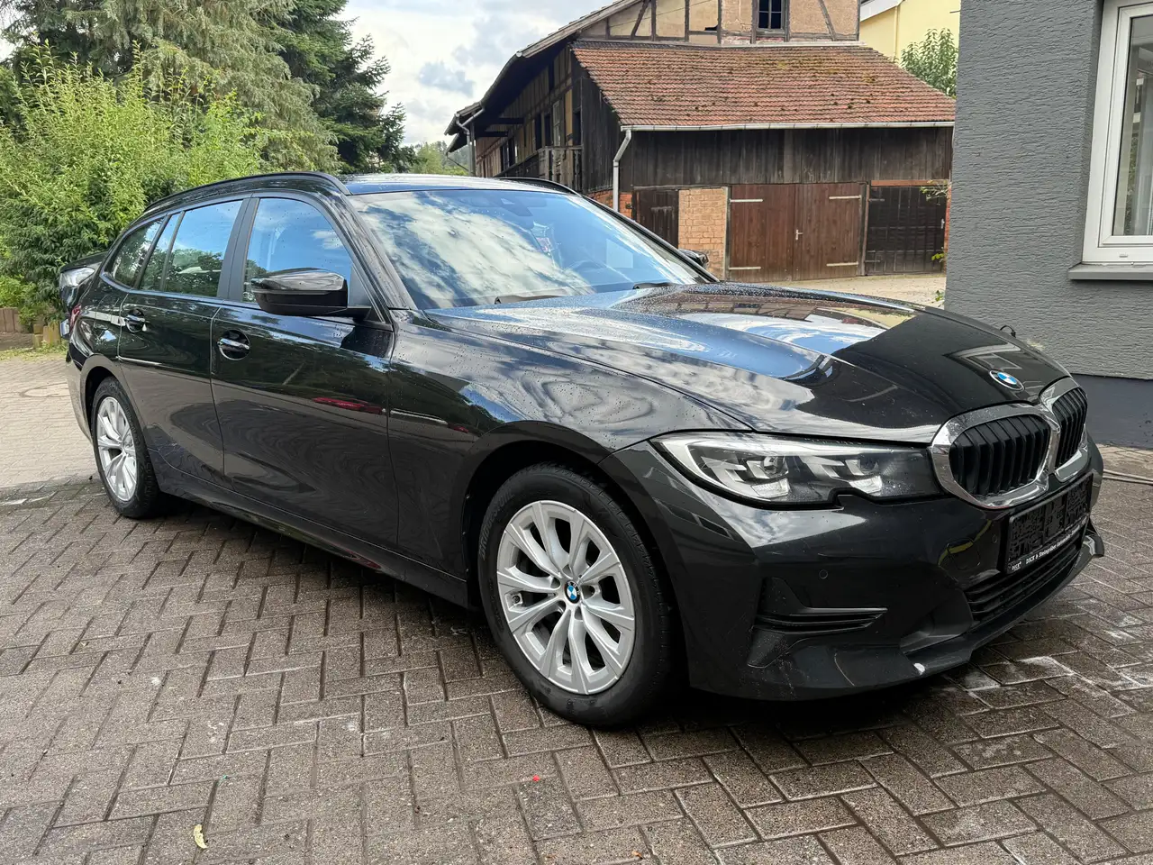 BMW 318 d Aut. Tour. LED+NAVI+LIVE+PDC+TEMP+HIFI+DAB — photo 1 of 17