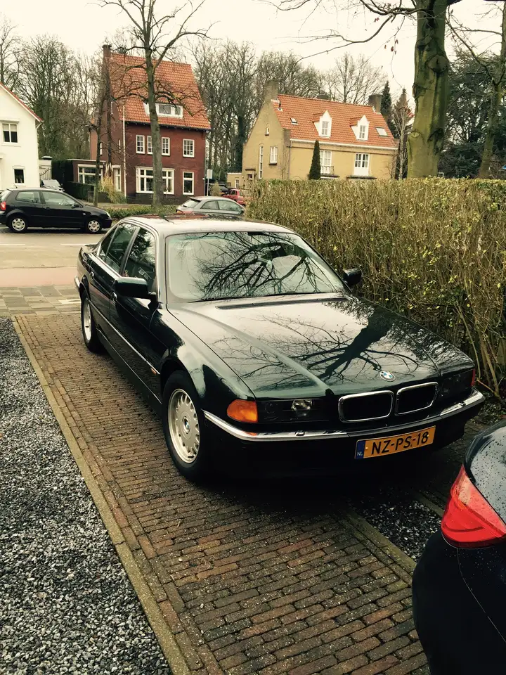 BMW 728 i — photo 1 of 2