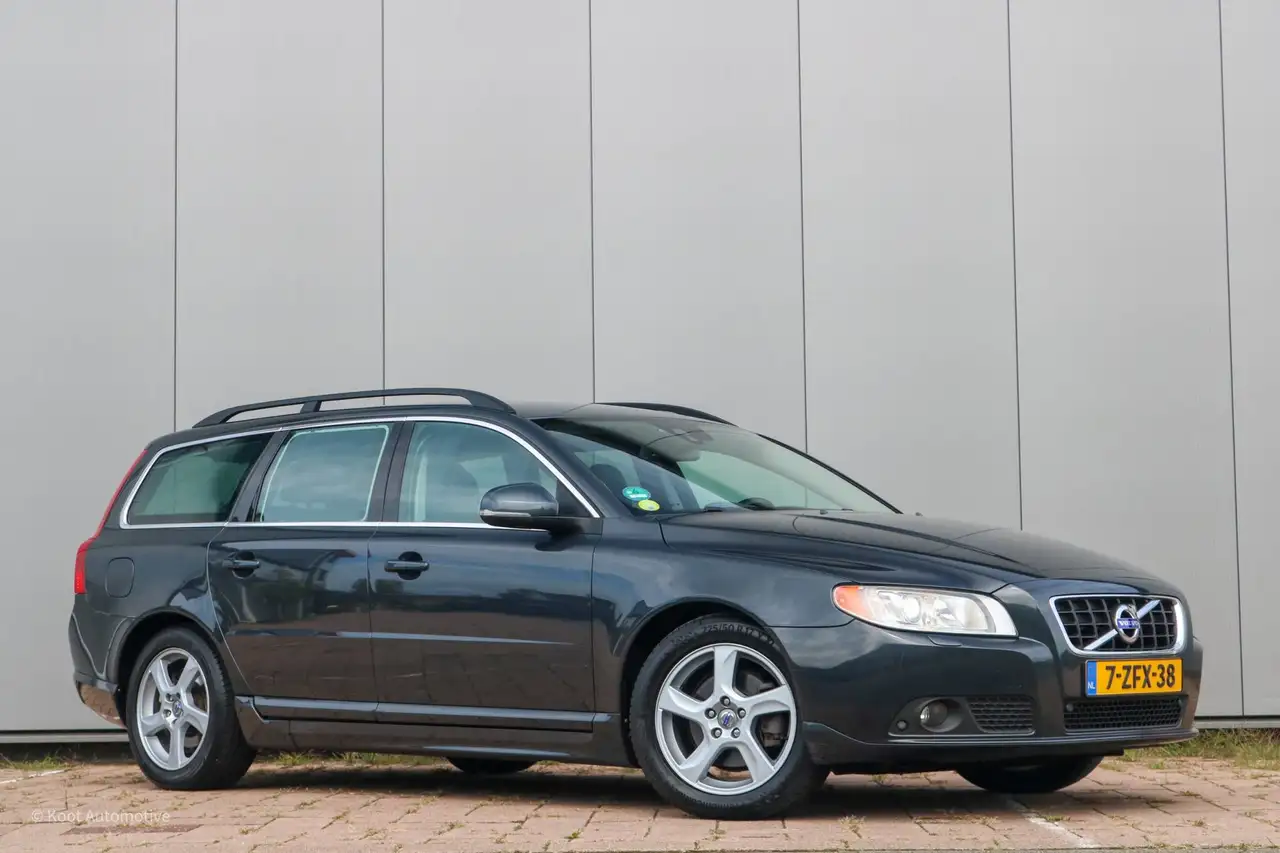 Volvo V70 1.6 D2 Summum | Automaat | Leder | Xenon | Navi | — photo 1 of 40