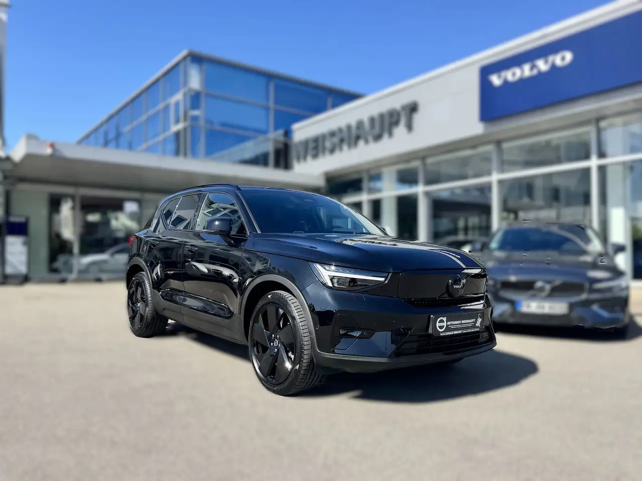 Volvo EX40 AWD*Plus*Black Edition*NP 68830*82kWh*AHK — photo 1 of 17