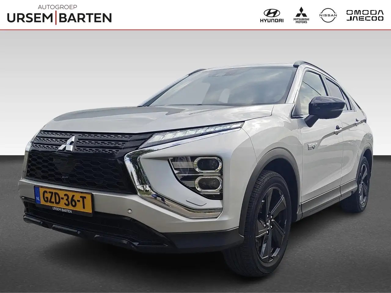 Mitsubishi Eclipse Cross 2.4 PHEV Black Edition | Achterbank verwarmd | App — photo 1 of 27