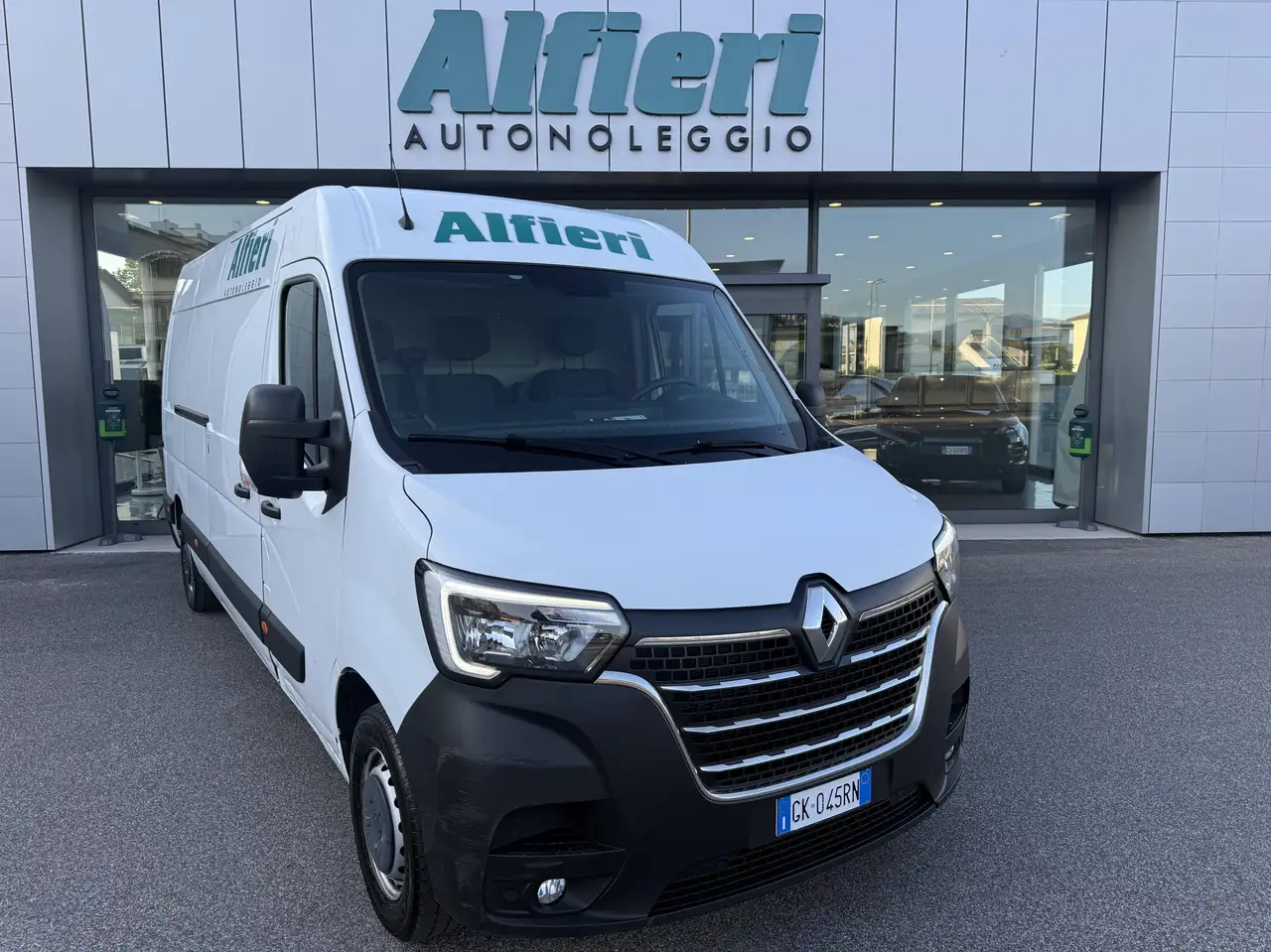 Renault Master Master 35S15 2.3dCi Furgone L3H2 E6D 3700x1900x1780 kg 1353 — photo 1 of 15