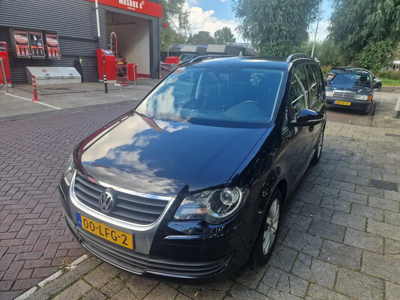 Volkswagen Touran 1.4 TSI Highline — photo 1 of 11