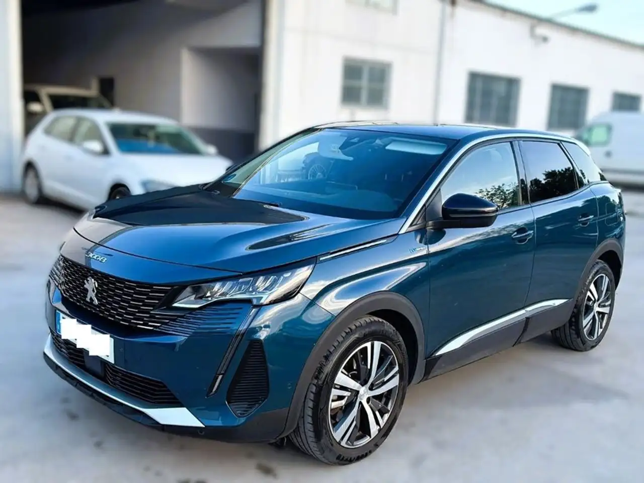 Peugeot 3008 225 eEAT8 Allure Pack — photo 1 of 9