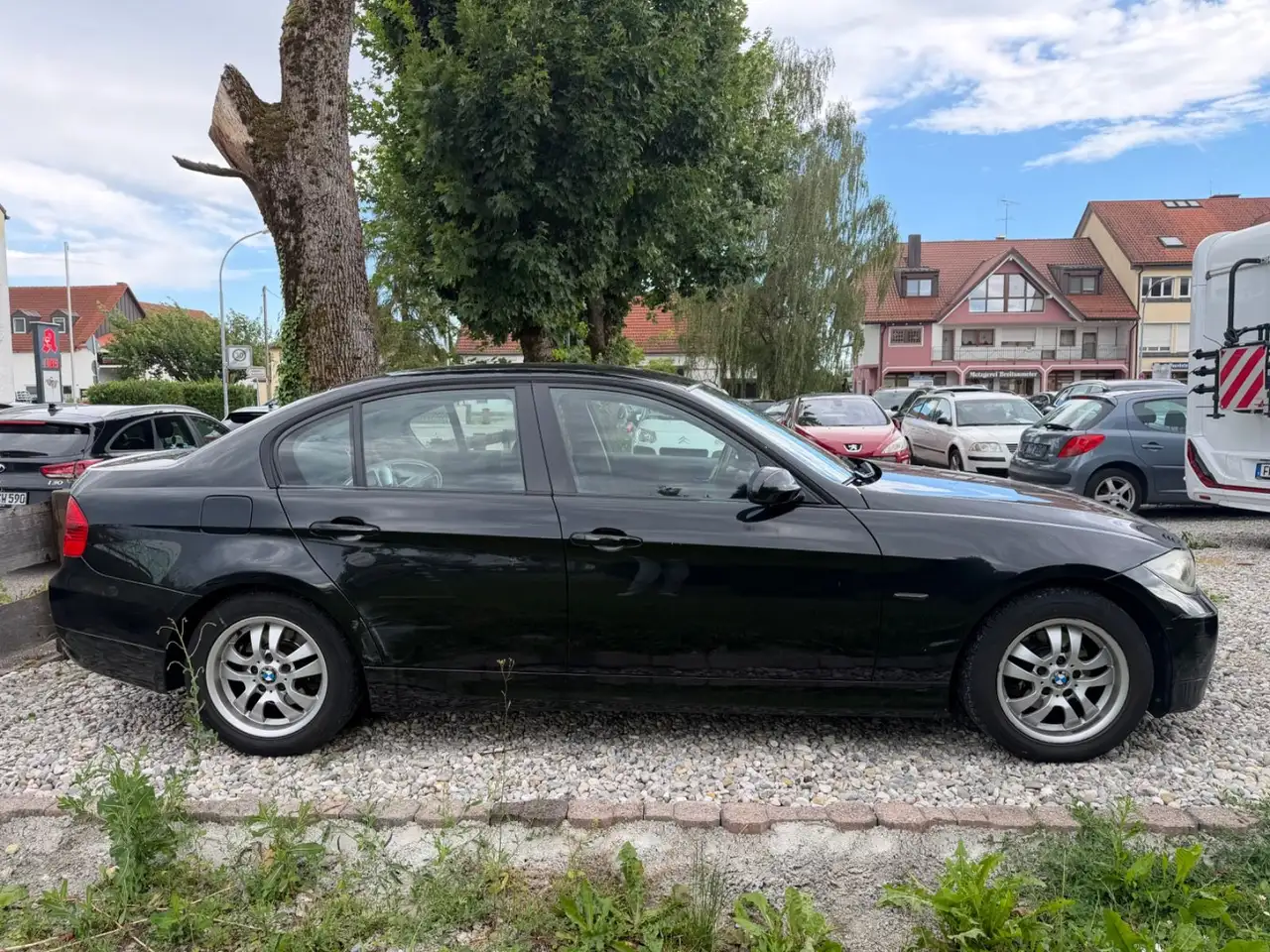 BMW 318 i Tüv 07/2028 — photo 1 of 7