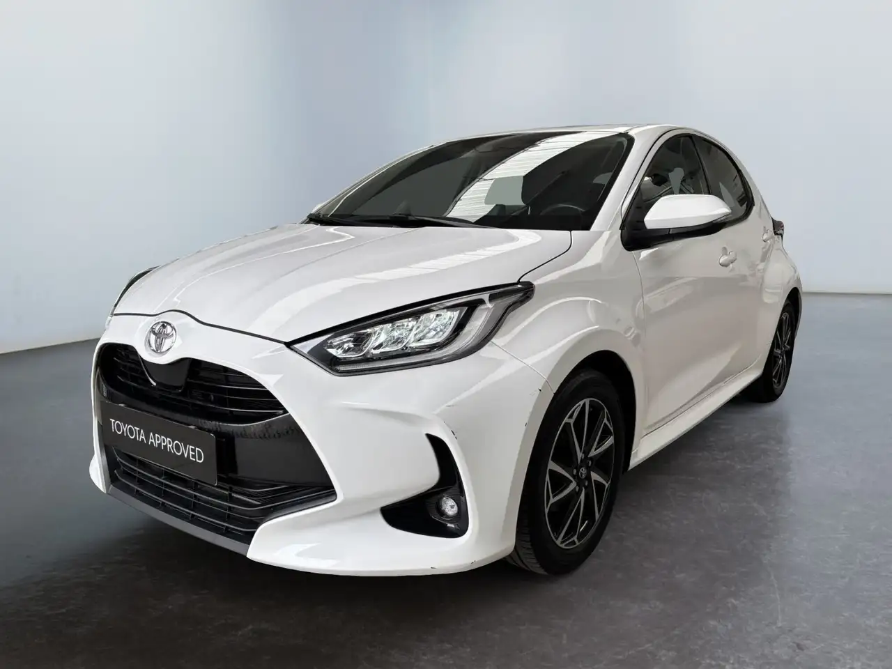 Toyota Yaris 1.0 Trend MY22 — photo 1 of 15