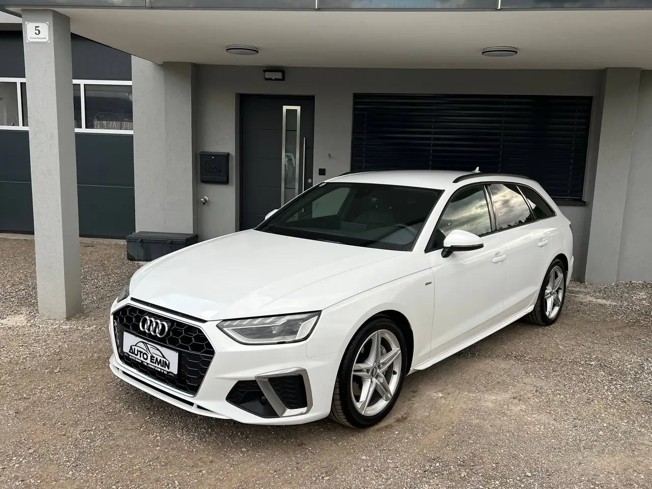 Audi A4 40 TDI S line — photo 1 of 23