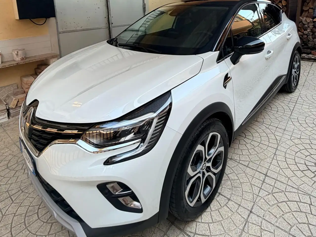 Renault Captur Captur 1.6 E-Tech Full hybrid Intens 145cv — photo 1 of 12