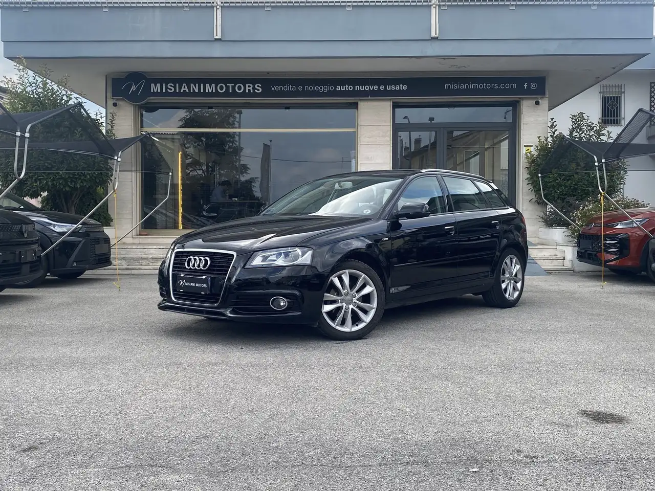 Audi A3 A3 1.6 tdi Ambition s-line — photo 1 of 17