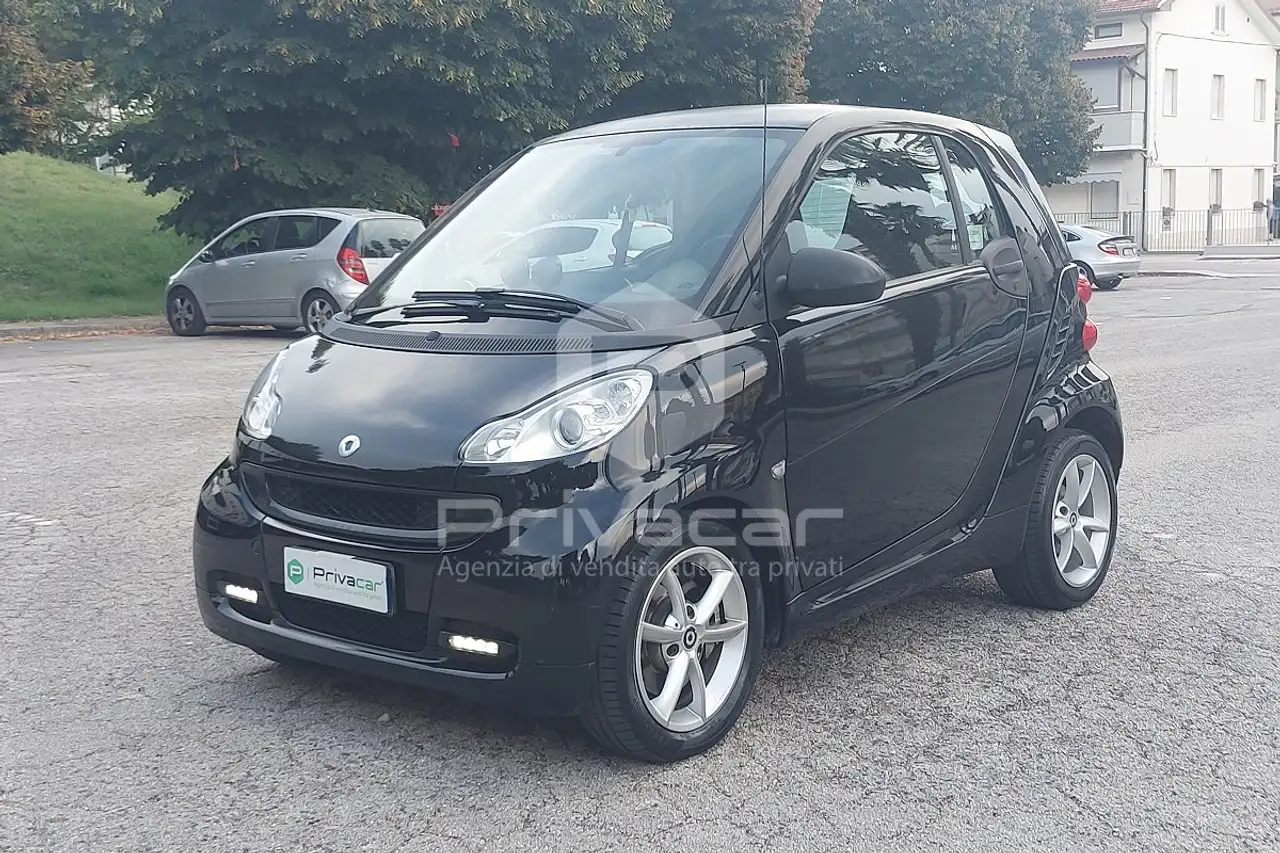 smart forTwo fortwo 1000 52 kW MHD coupé passion — photo 1 of 15