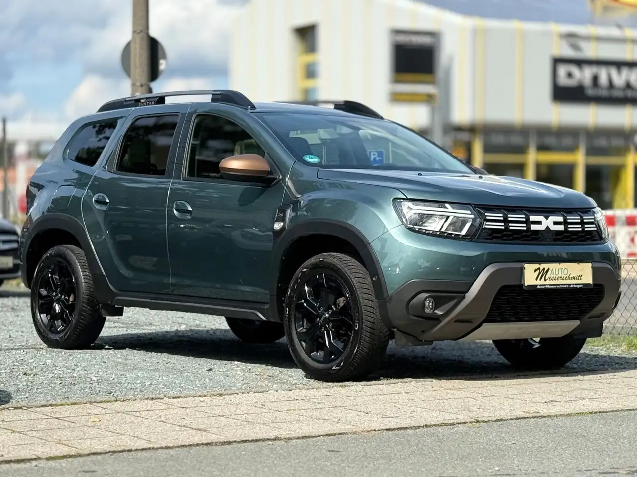 Dacia Duster II Extreme 4WD AHK SHZ 360CAM NAV KLIMA — photo 1 of 18