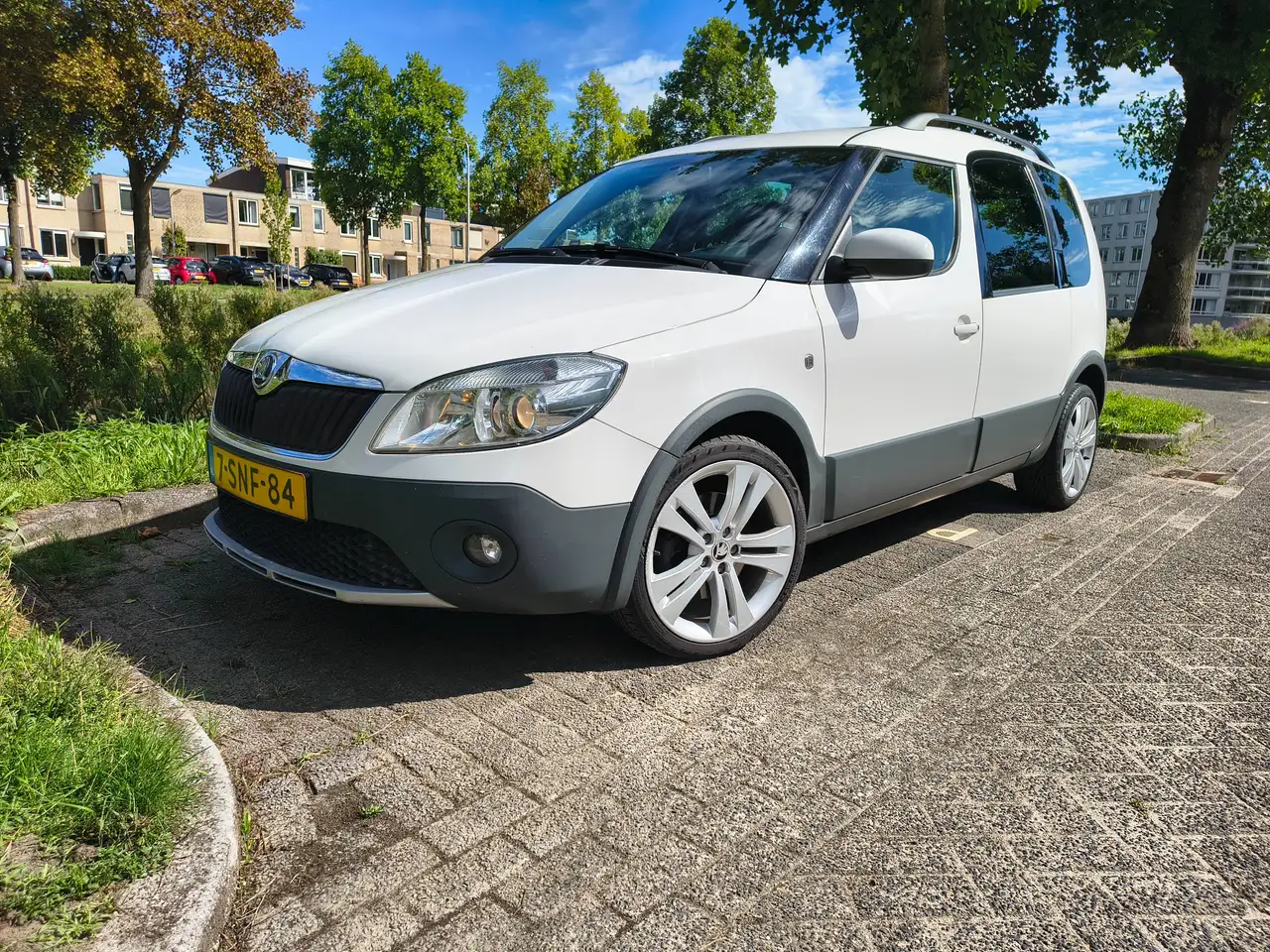 Skoda Roomster Roomster 1.2 TSI Fresh — photo 1 of 21
