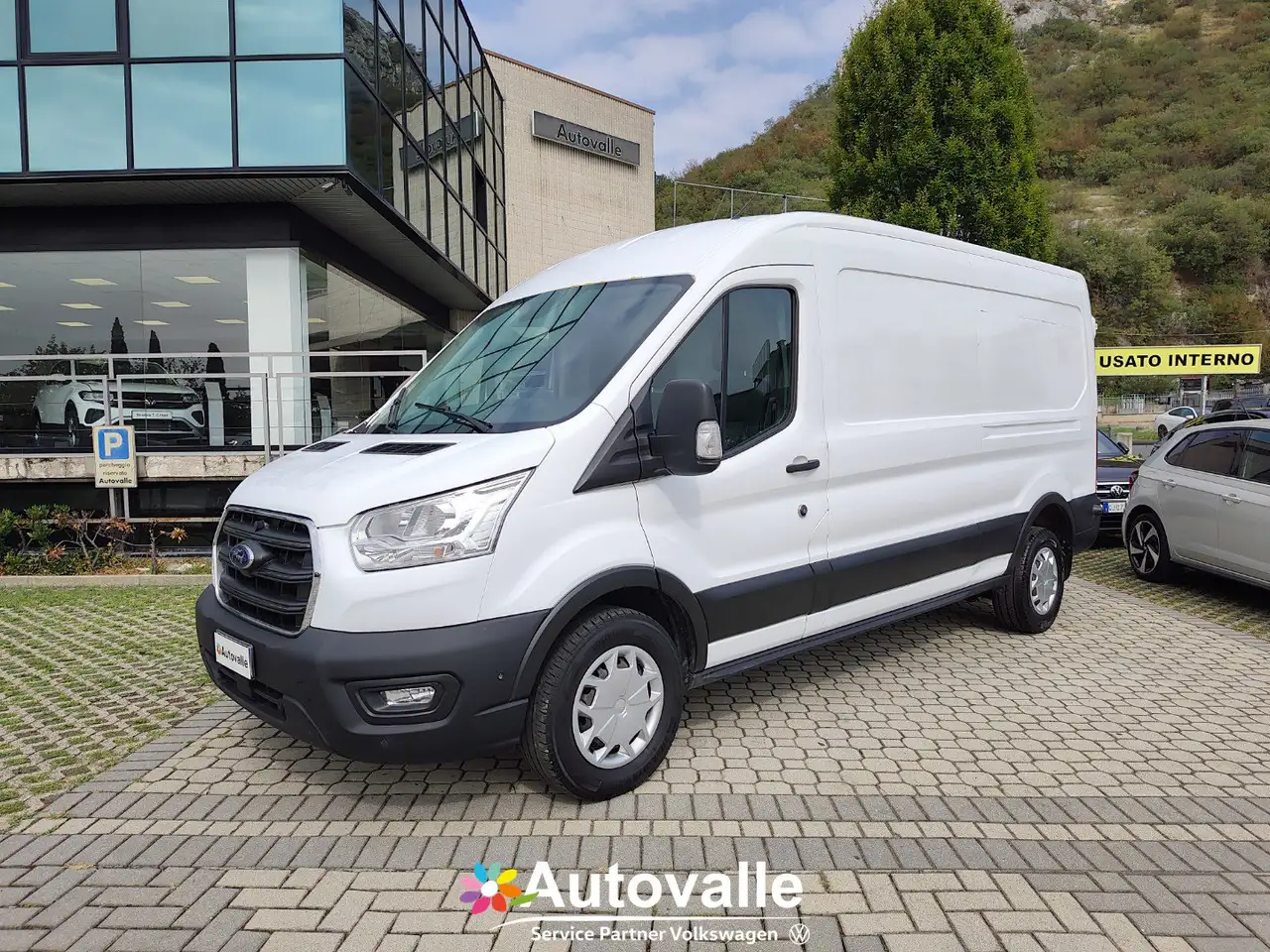 Ford Transit Trend 2.0 TDCi 131 CV — photo 1 of 15