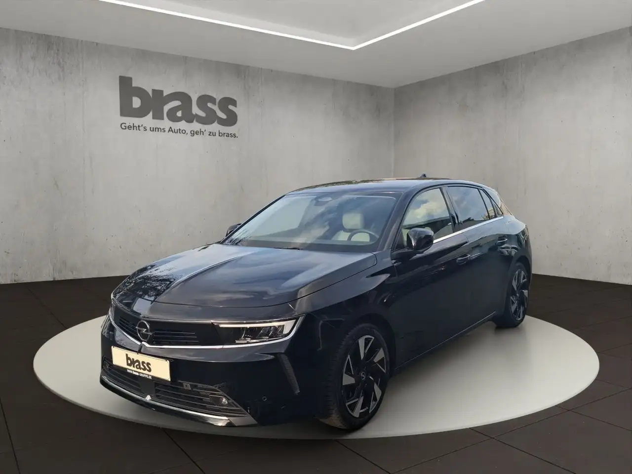Opel Astra 1.2 Turbo Elegance — photo 1 of 16