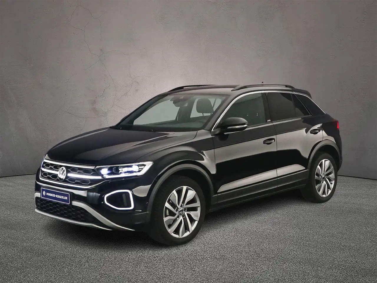 Volkswagen T-Roc 1.0 TSI Life 110pk, Trekhaak, Adaptive cruise cont — photo 1 of 15