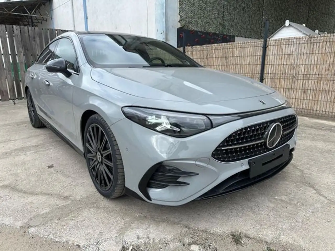 Mercedes-Benz CLA 200 200 — photo 1 of 10