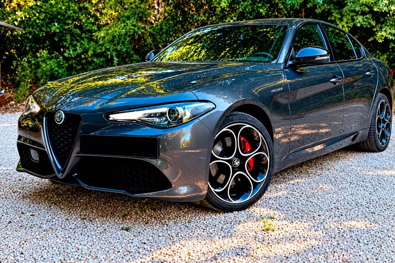 Alfa Romeo Giulia 2.0 TB 280 ch AT8 Veloce — photo 1 of 4