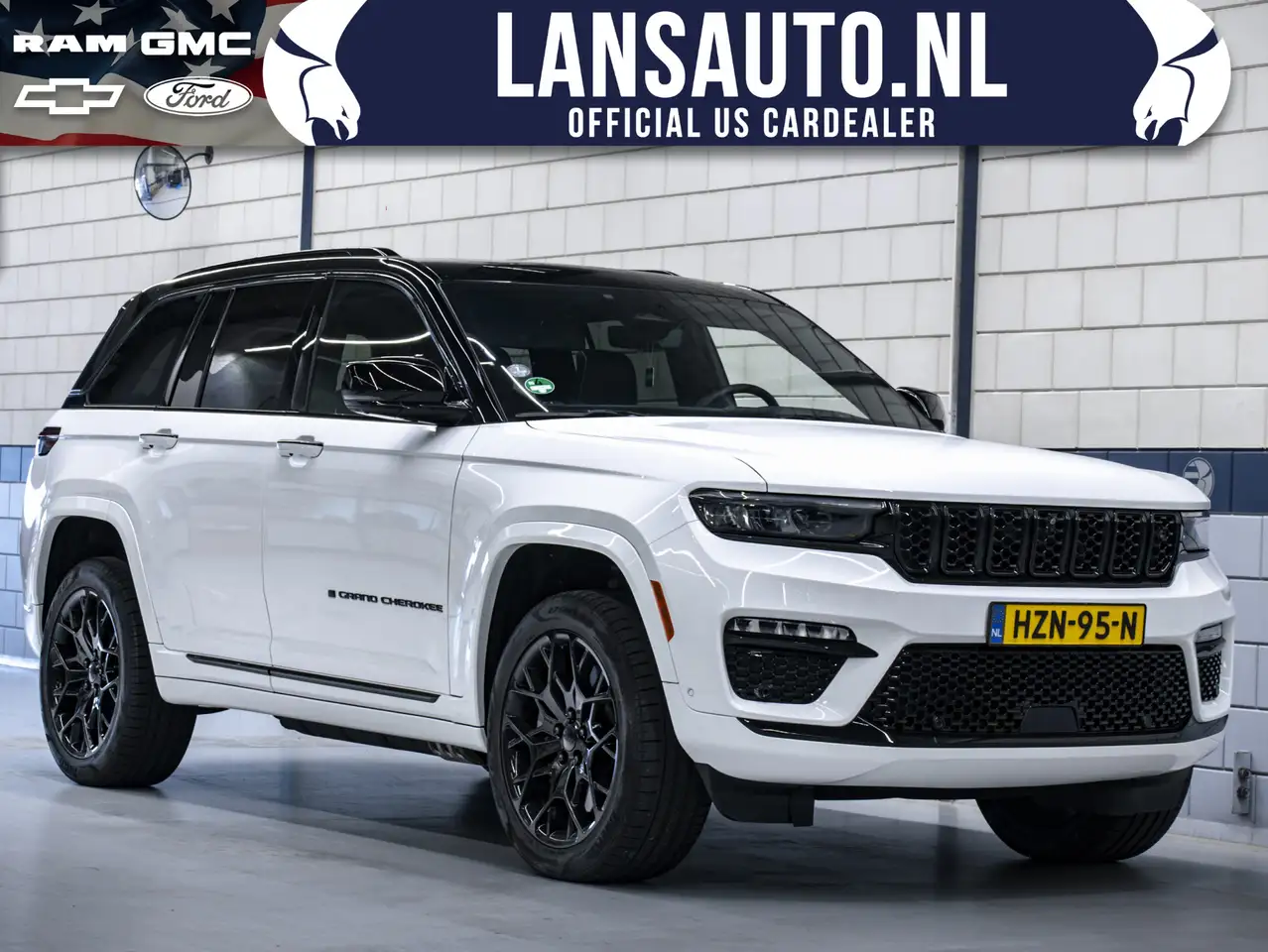 Jeep Grand Cherokee | 2.0 Summit Reserve 380 PK | 4xe hybrid | Black E — photo 1 of 15
