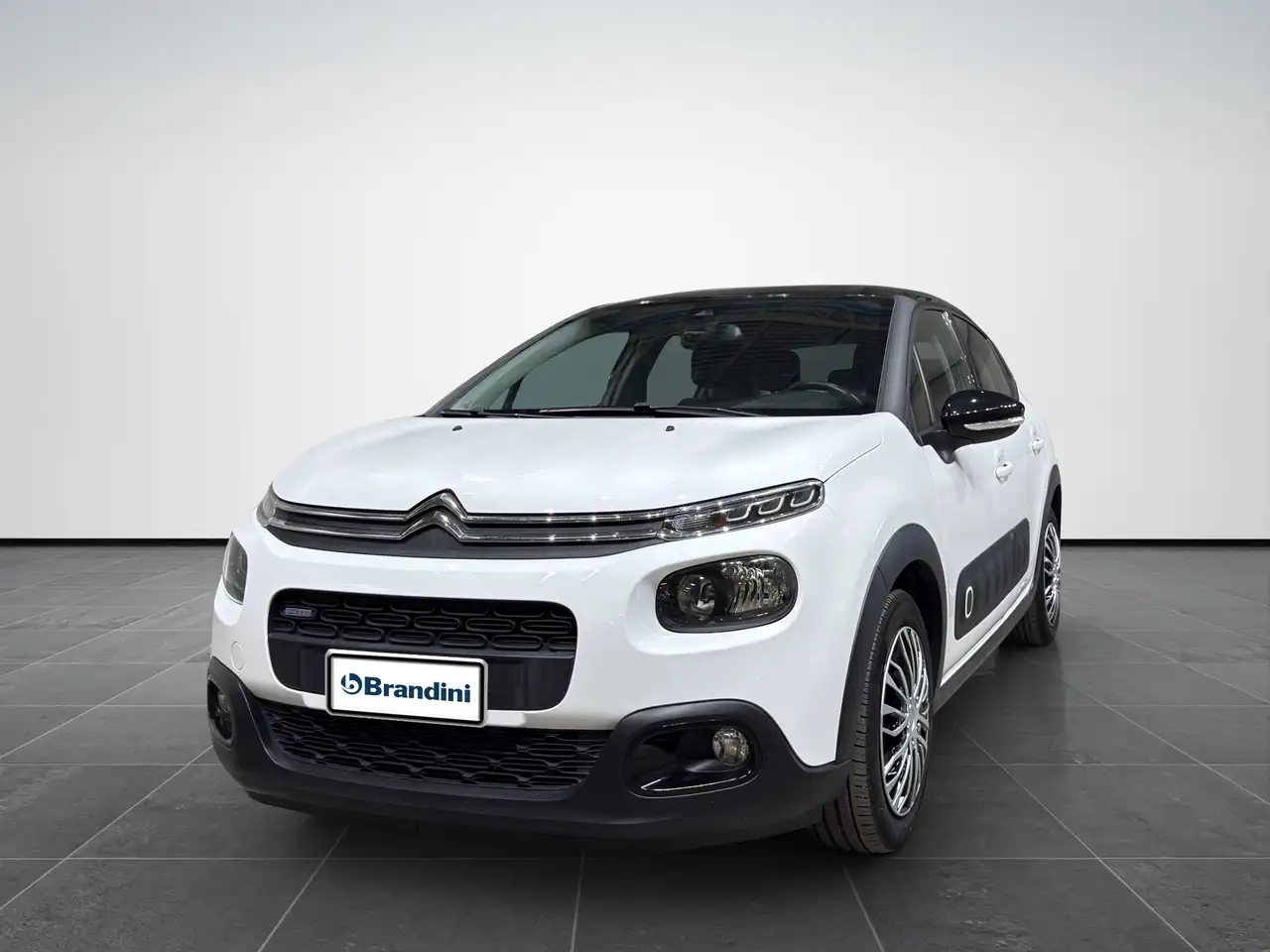 Citroen C3 1.2 PureTech Shine — photo 1 of 15