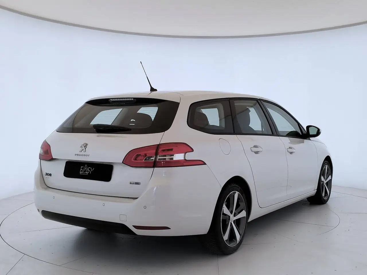 2015 Peugeot 308 SW 1.6 bluehdi s&s - NEOPATENTATI, photograph 4