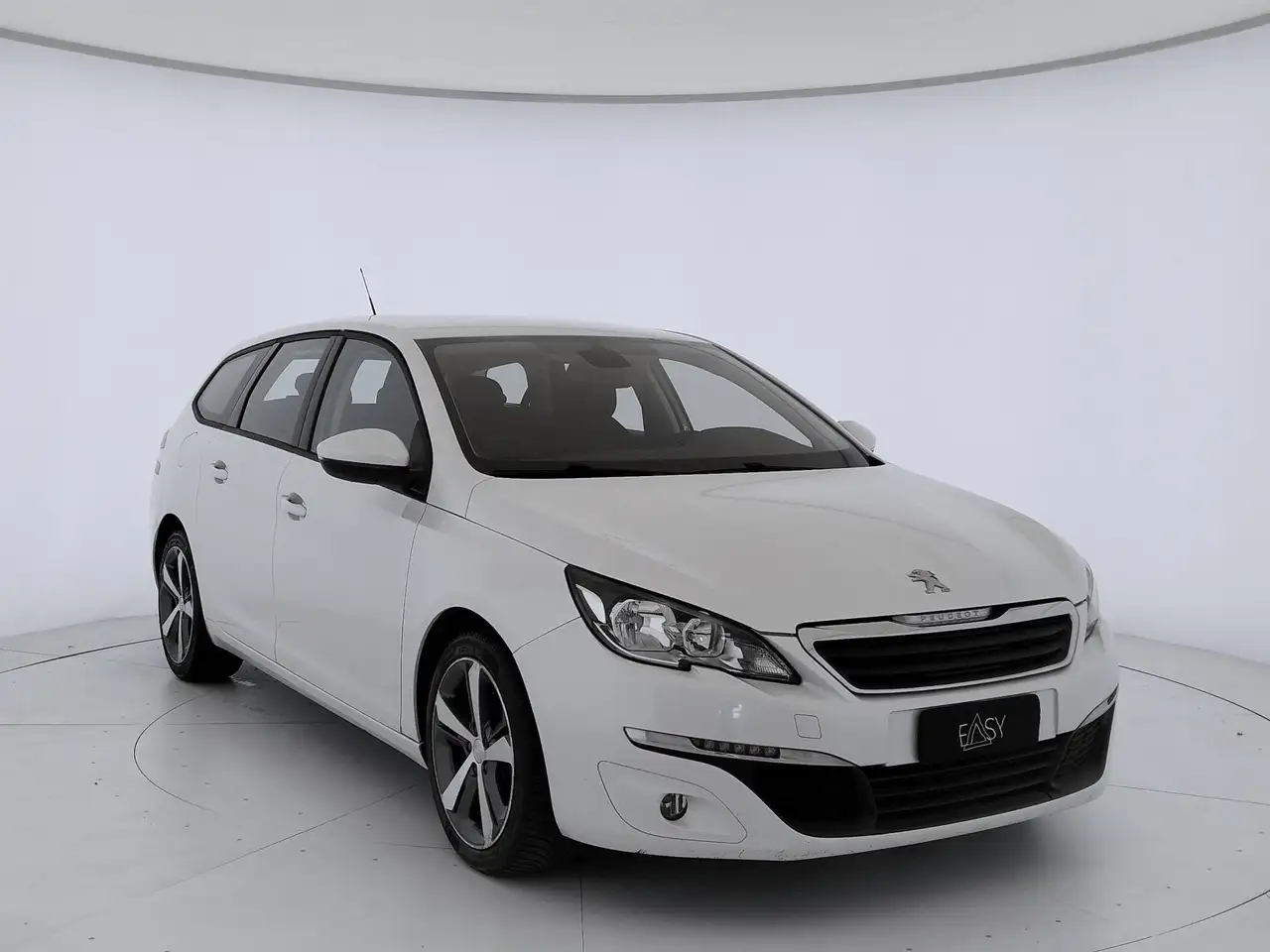 2015 Peugeot 308 SW 1.6 bluehdi s&s - NEOPATENTATI, photograph 3