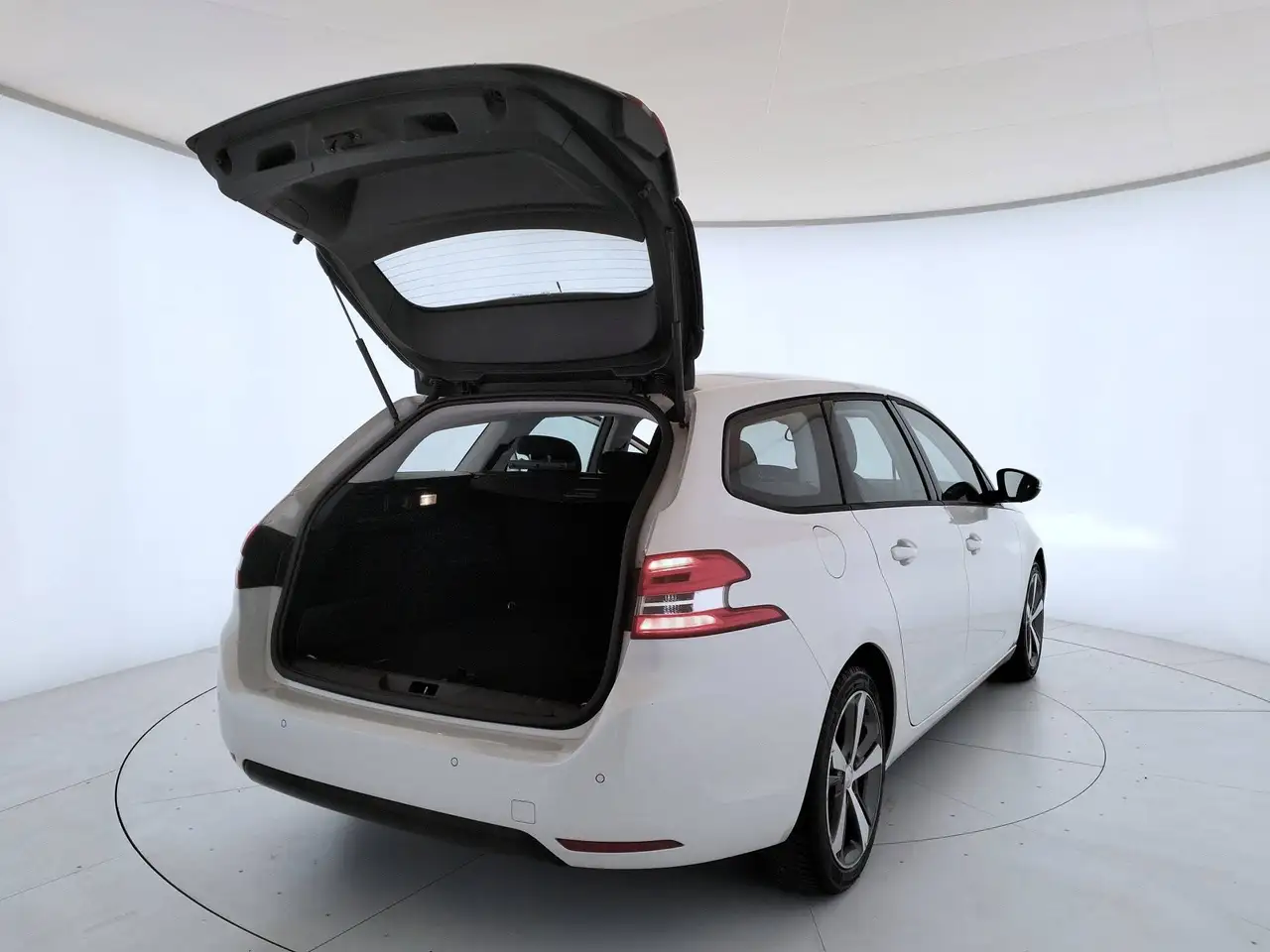 2015 Peugeot 308 SW 1.6 bluehdi s&s - NEOPATENTATI, photograph 12