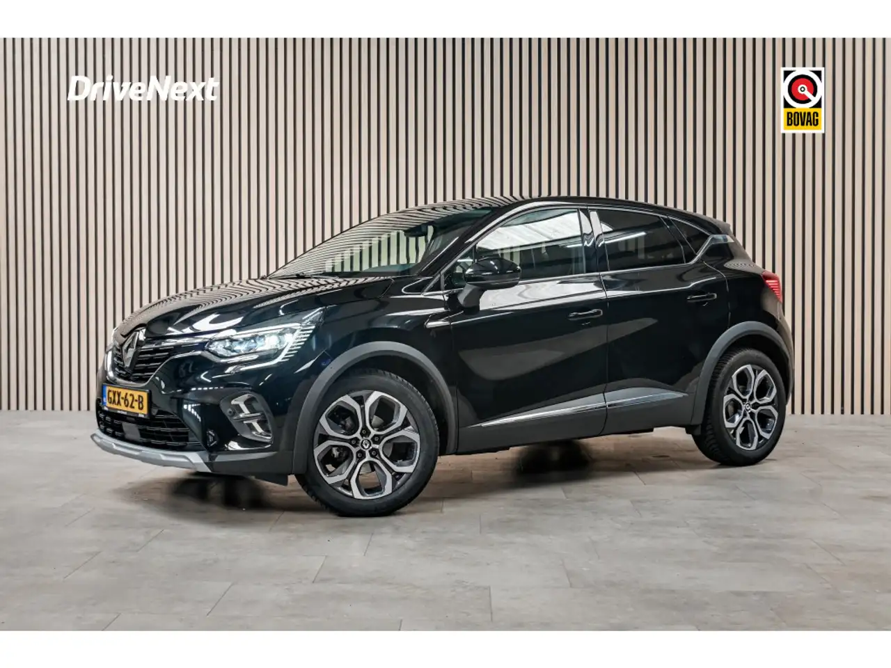Renault Captur 1.3 TCe Ini. Paris — photo 1 of 16