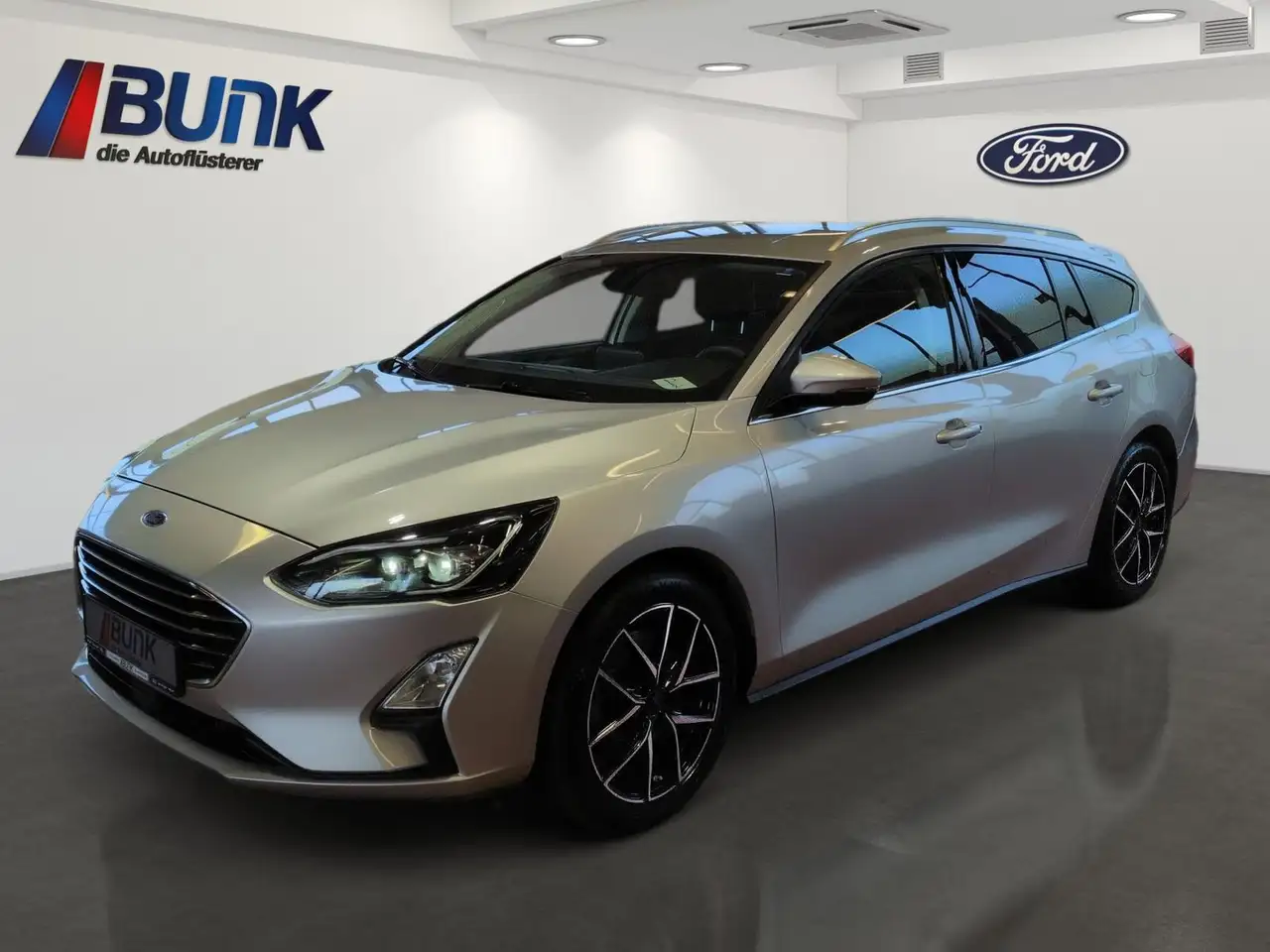 Ford Focus Titanium X 1.0L/ Technologie-Paket 1 / AHK — photo 1 of 19