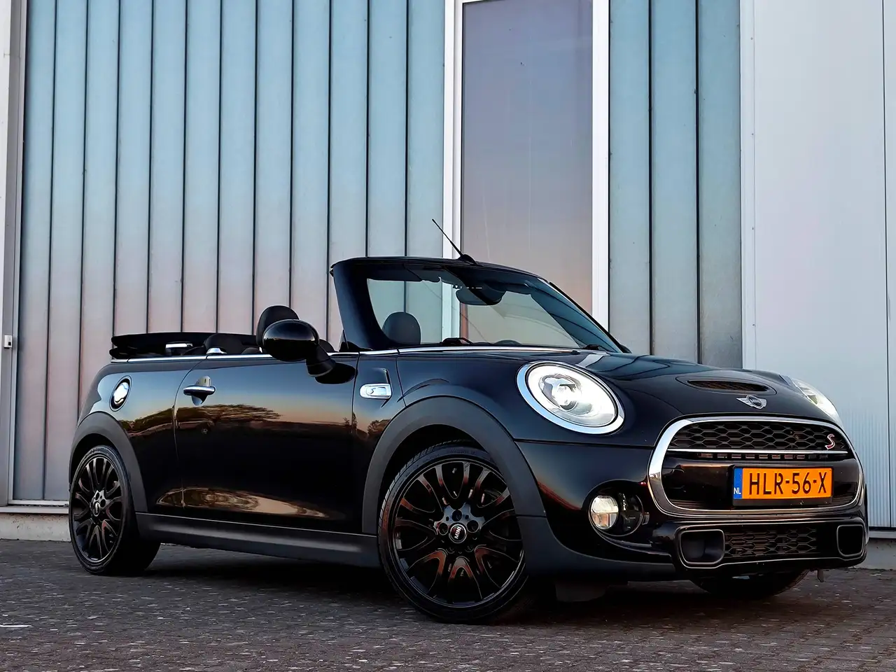 MINI Cooper S 2.0 CABRIO 192PK — photo 1 of 18