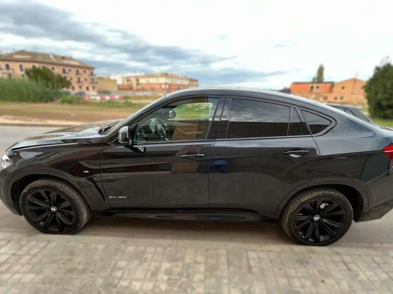 BMW X6 xDrive40d — photo 1 of 4